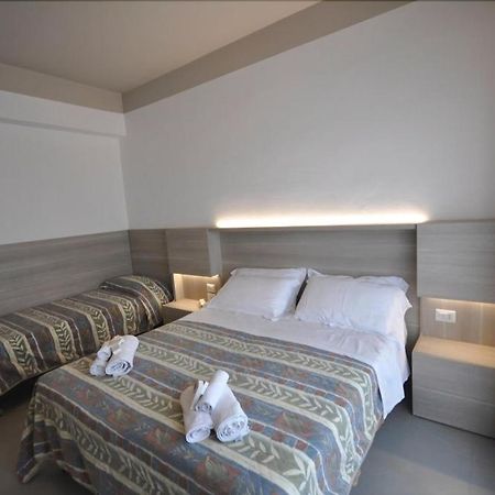 Hotel Alhambra Римини Экстерьер фото