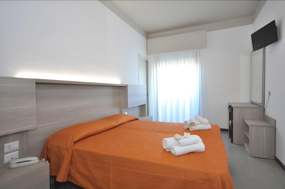 Hotel Alhambra Римини Экстерьер фото